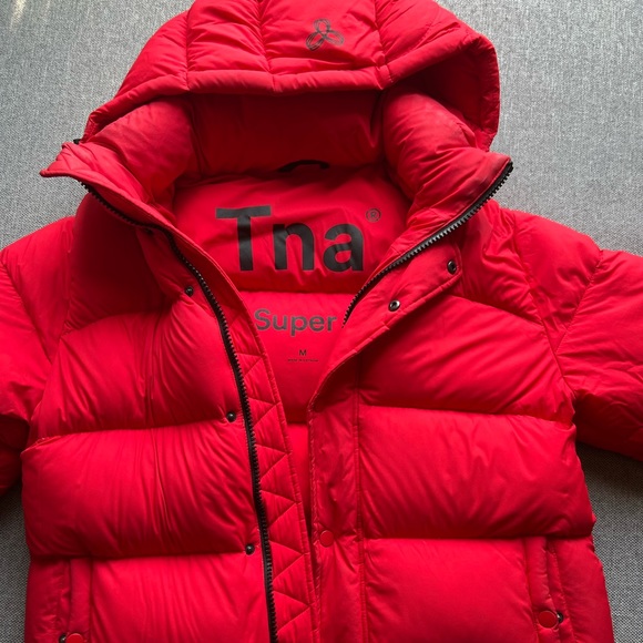 ARITZIA TNA Superpuff Red Size M - Picture 6 of 12